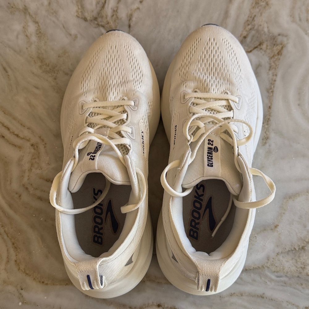 Brooks Women’s Glycerin 22 running shoes in white - Picture 5 of 8